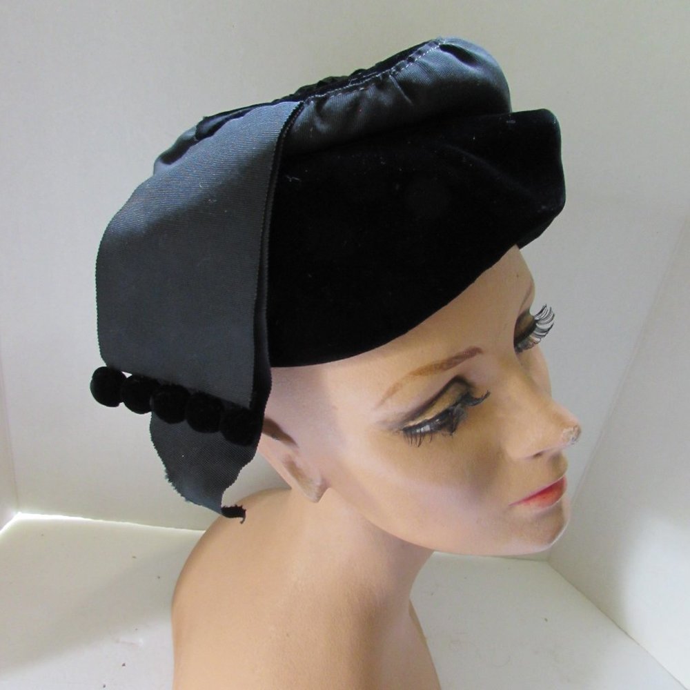 SALE Vintage Black Velvet Toque Hat